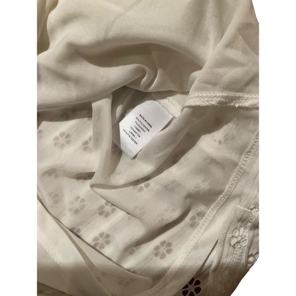 CeCe Tank Top Women SZ L Beige Ruffle Keyhole Neck Sleeveless Polyester Stretch - Picture 3 of 4